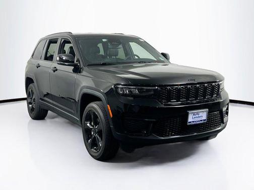Diamond Black Crystal Pearlcoat 2023 Jeep Grand Cherokee Altitude