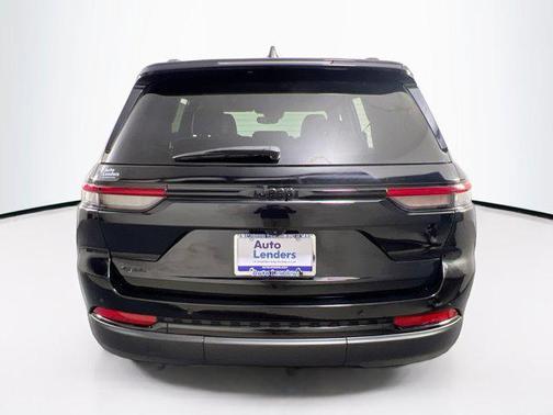 Diamond Black Crystal Pearlcoat 2023 Jeep Grand Cherokee Altitude
