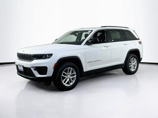 Bright White Clearcoat 2023 Jeep Grand Cherokee Laredo