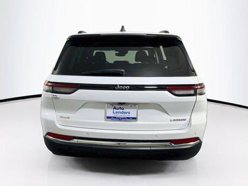 Bright White Clearcoat 2023 Jeep Grand Cherokee Laredo