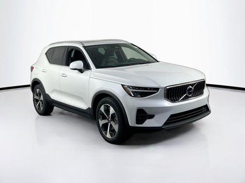 2023 Volvo XC40 B4 Plus Bright Theme
