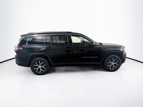 Diamond Black Crystal Pearlcoat 2023 Jeep Grand Cherokee L Limited