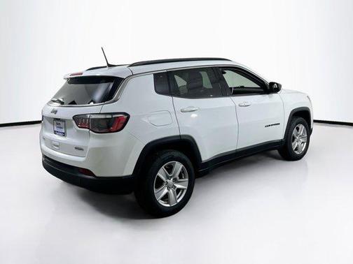 Bright White Clearcoat 2022 Jeep Compass Latitude