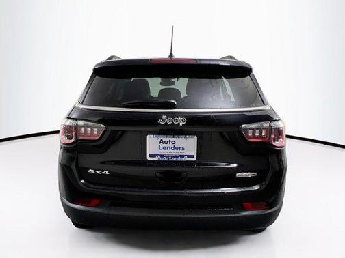 Diamond Black Crystal Pearlcoat 2022 Jeep Compass Latitude Lux