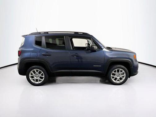 Slate Blue Pearlcoat 2022 Jeep Renegade Latitude