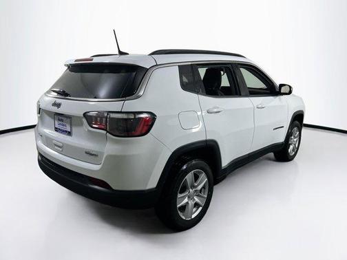 Bright White Clearcoat 2022 Jeep Compass Latitude