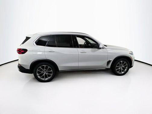 Alpine White 2024 BMW X5 xDrive40i