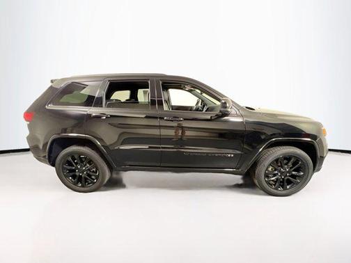 2022 Jeep Grand Cherokee Laredo
