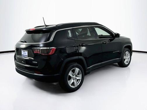 Diamond Black Crystal Pearlcoat 2022 Jeep Compass Latitude