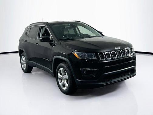 Diamond Black Crystal Pearlcoat 2020 Jeep Compass Latitude