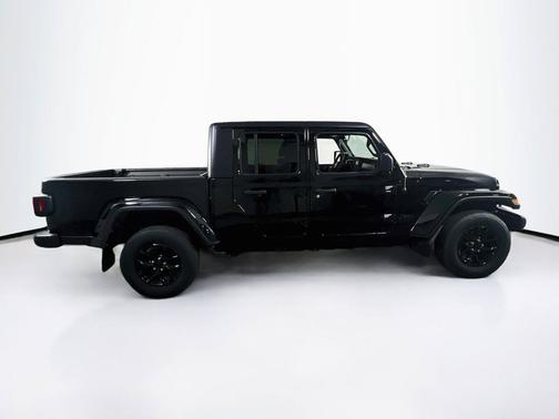 Black Clearcoat 2023 Jeep Gladiator Sport S