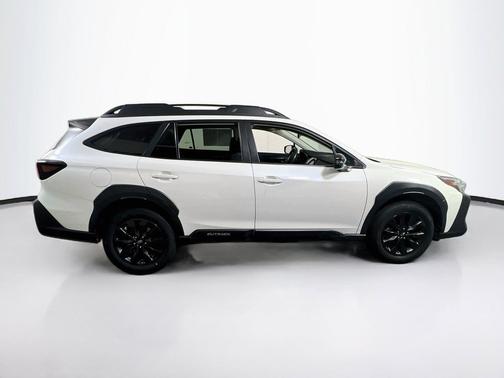 Crystal White Pearl 2023 Subaru Outback Onyx Edition