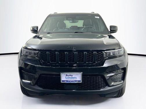 Diamond Black Crystal Pearlcoat 2023 Jeep Grand Cherokee Altitude