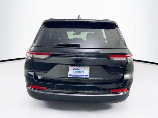 Diamond Black Crystal Pearlcoat 2023 Jeep Grand Cherokee Altitude