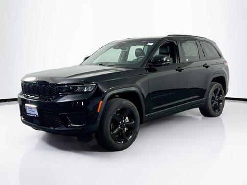 Diamond Black Crystal Pearlcoat 2023 Jeep Grand Cherokee Altitude