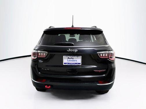 Diamond Black Crystal Pearlcoat 2022 Jeep Compass Trailhawk