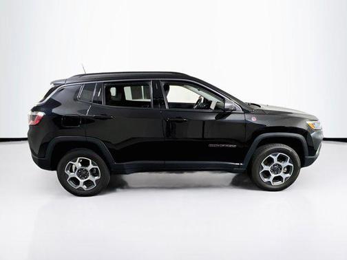 Diamond Black Crystal Pearlcoat 2022 Jeep Compass Trailhawk