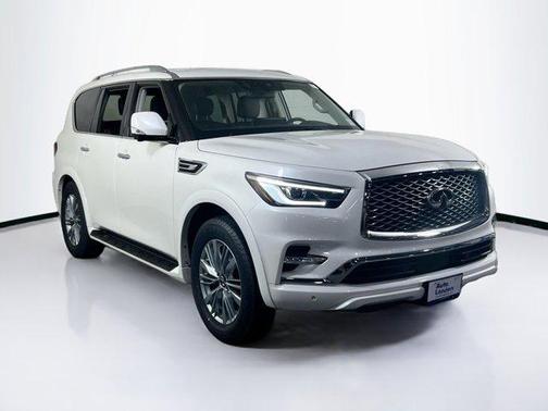 2022 INFINITI QX80 Luxe