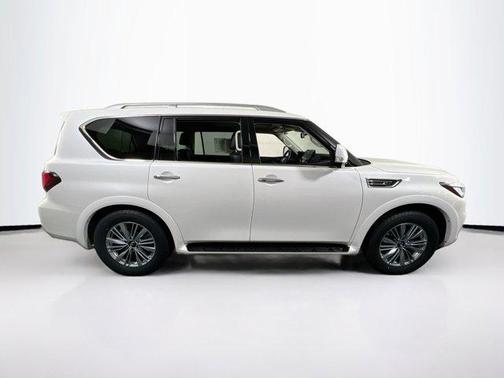 2022 INFINITI QX80 Luxe