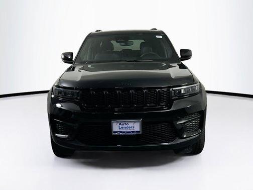 Diamond Black Crystal Pearlcoat 2023 Jeep Grand Cherokee Altitude