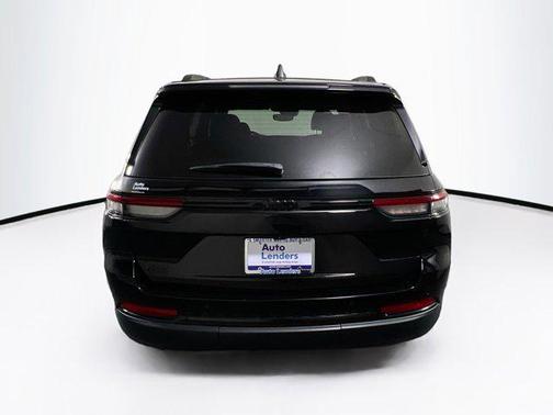 Diamond Black Crystal Pearlcoat 2023 Jeep Grand Cherokee Altitude