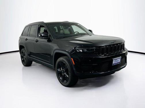 Diamond Black Crystal Pearlcoat 2023 Jeep Grand Cherokee Altitude