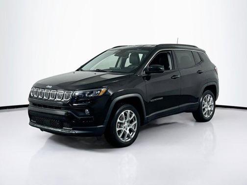Diamond Black Crystal Pearlcoat 2022 Jeep Compass Latitude Lux