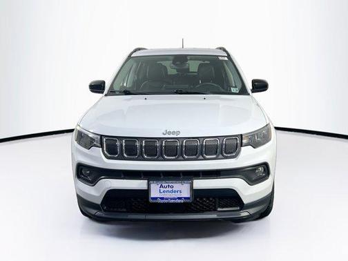 Bright White Clearcoat 2022 Jeep Compass Latitude