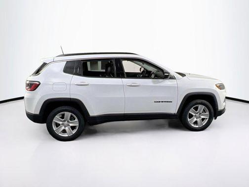 Bright White Clearcoat 2022 Jeep Compass Latitude