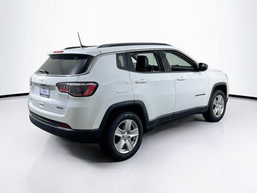Bright White Clearcoat 2022 Jeep Compass Latitude