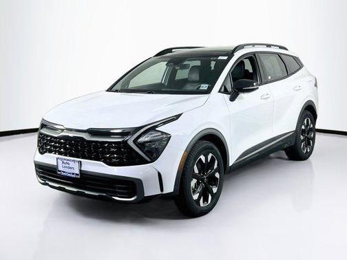 Glacial White Pearl 2023 Kia Sportage X-Line
