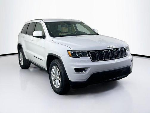 Bright White Clearcoat 2022 Jeep Grand Cherokee Laredo