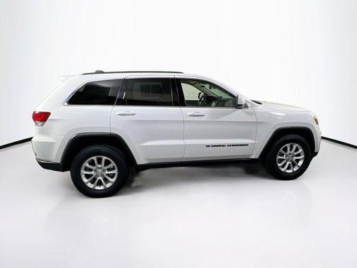 Bright White Clearcoat 2022 Jeep Grand Cherokee Laredo