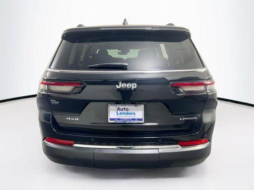 Diamond Black Crystal Pearlcoat 2023 Jeep Grand Cherokee L Laredo