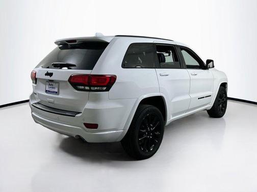 2022 Jeep Grand Cherokee Laredo