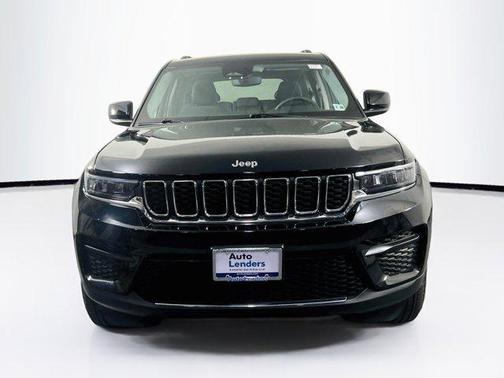 Diamond Black Crystal Pearlcoat 2023 Jeep Grand Cherokee Laredo