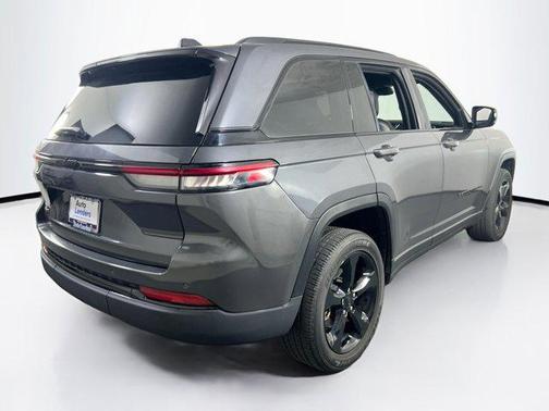 2022 Jeep Grand Cherokee Altitude
