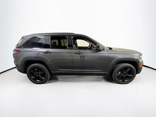 2022 Jeep Grand Cherokee Altitude