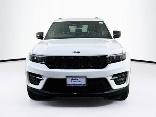 Bright White Clearcoat 2023 Jeep Grand Cherokee Altitude