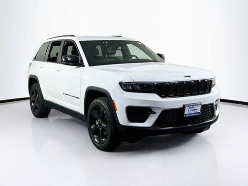 Bright White Clearcoat 2023 Jeep Grand Cherokee Altitude