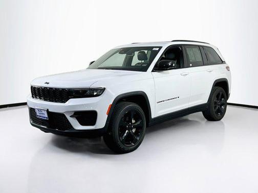 Bright White Clearcoat 2023 Jeep Grand Cherokee Altitude
