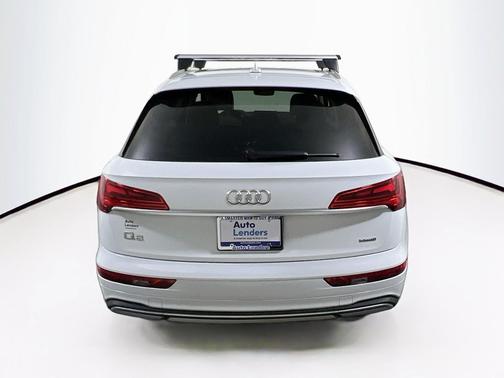 Glacier White Metallic 2021 Audi Q5 45 Premium