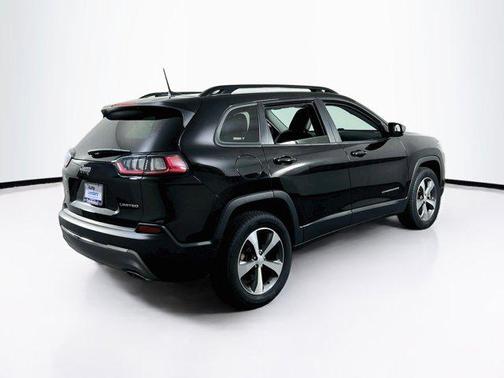 Diamond Black Crystal Pearlcoat 2022 Jeep Cherokee Limited
