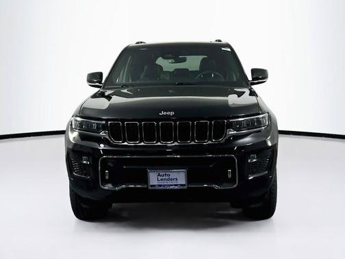Diamond Black Crystal Pearlcoat 2023 Jeep Grand Cherokee Overland