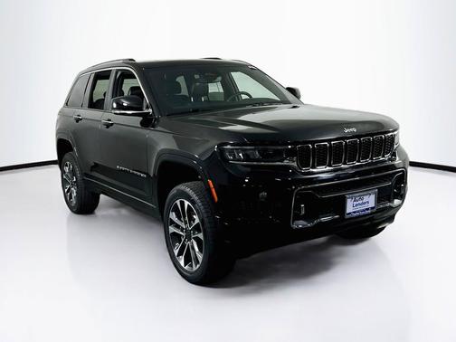 Diamond Black Crystal Pearlcoat 2023 Jeep Grand Cherokee Overland