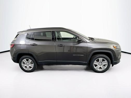 Granite Crystal Metallic Clearcoat 2022 Jeep Compass Latitude