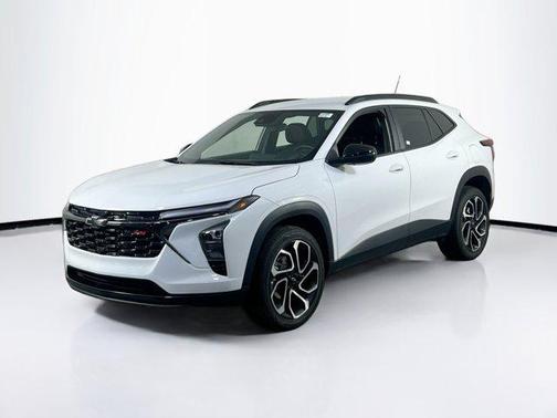 Summit White 2025 Chevrolet Trax FWD 2RS