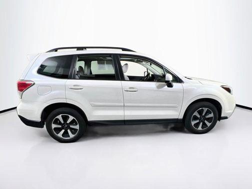Crystal White Pearl 2018 Subaru Forester 2.5i Premium