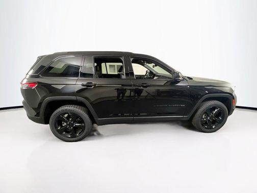 2022 Jeep Grand Cherokee Altitude