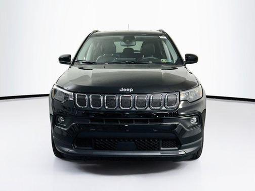 Diamond Black Crystal Pearlcoat 2022 Jeep Compass Latitude